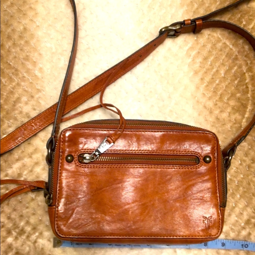 FRYE DOUBLE ZIP SANGRIA CAMERA BAG